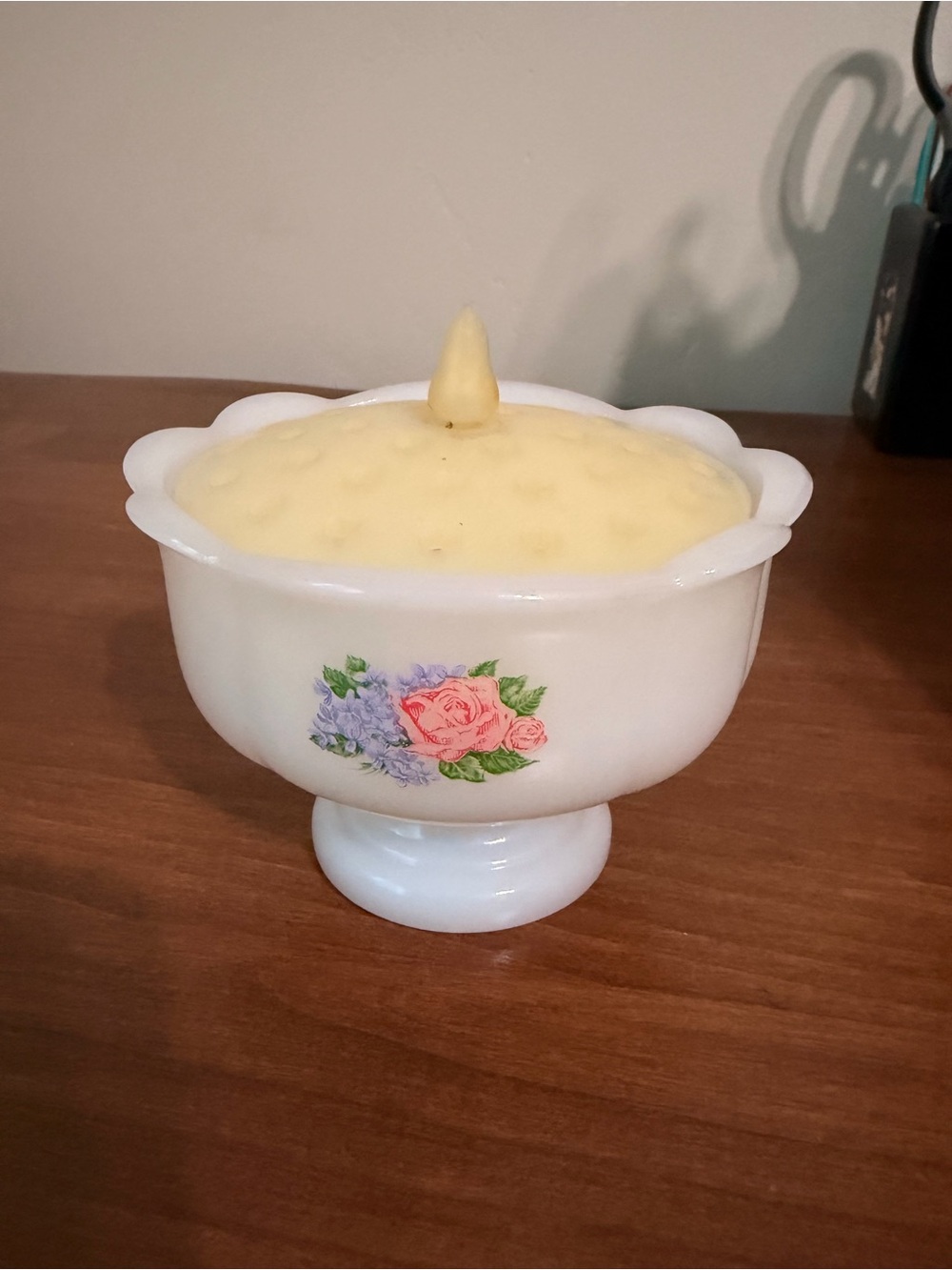Vtg AVON Milk Glass Rose Design Soap Dish /Trinket Bowl with Floral Frog Top